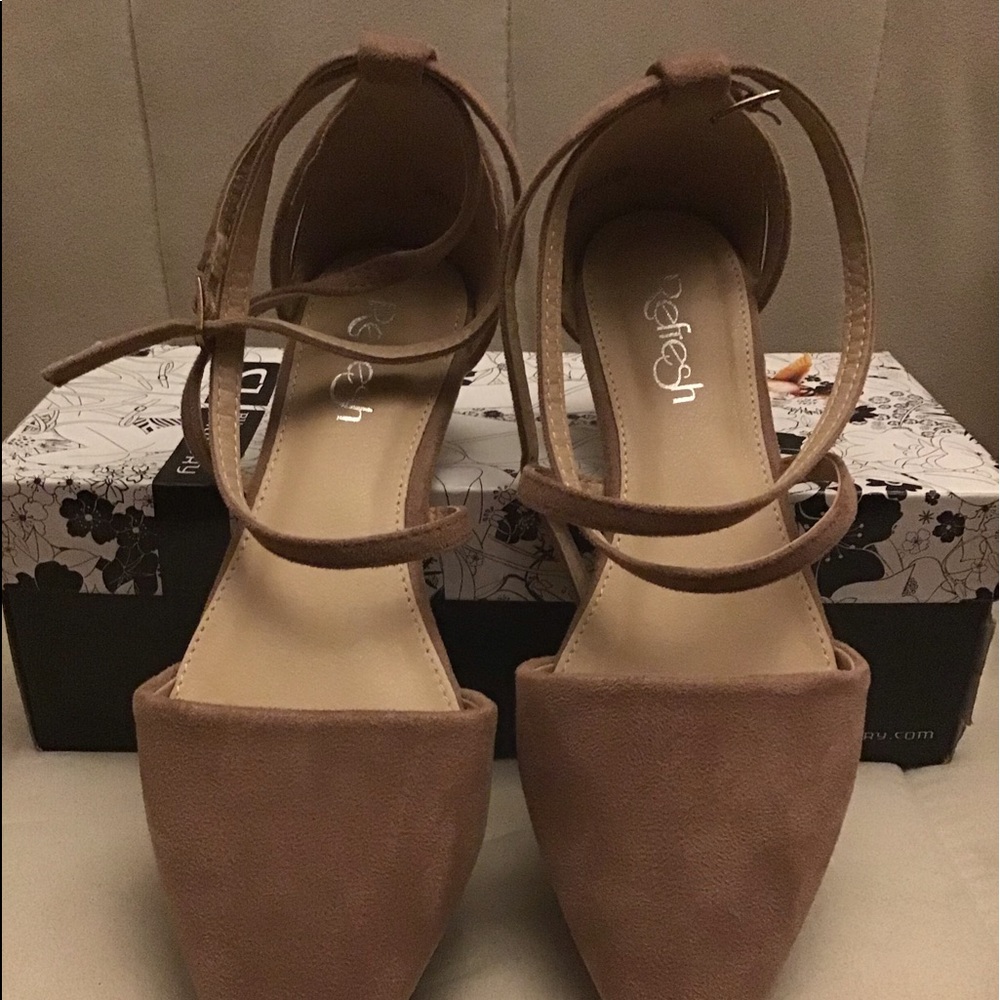 Flats - Picture 2 of 3